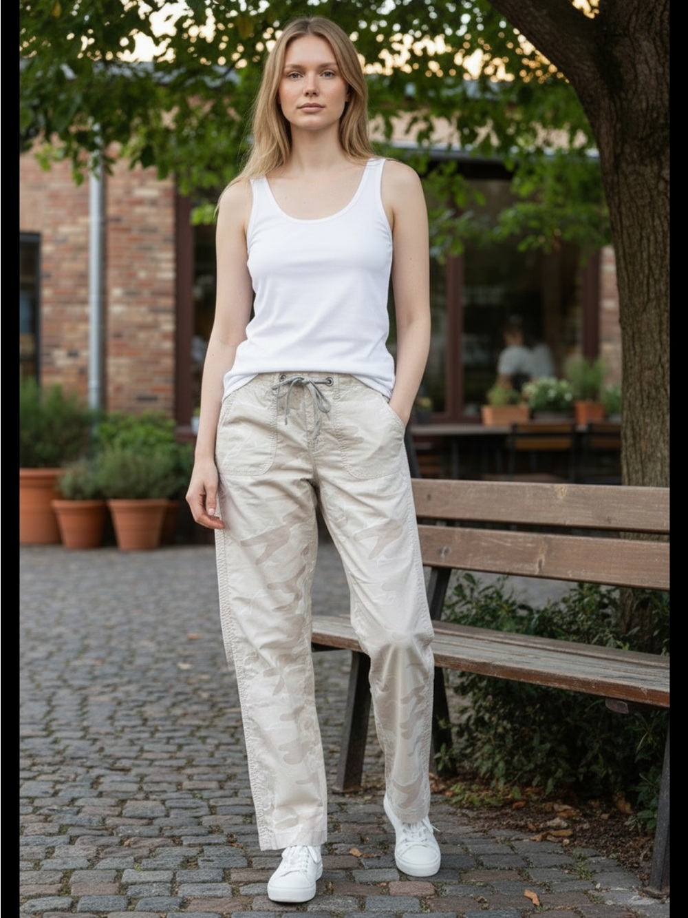 Victoria’s Secret LONDONJEAN Camo Drawstring Cargo Pants Light Tan/Cream-4 Long